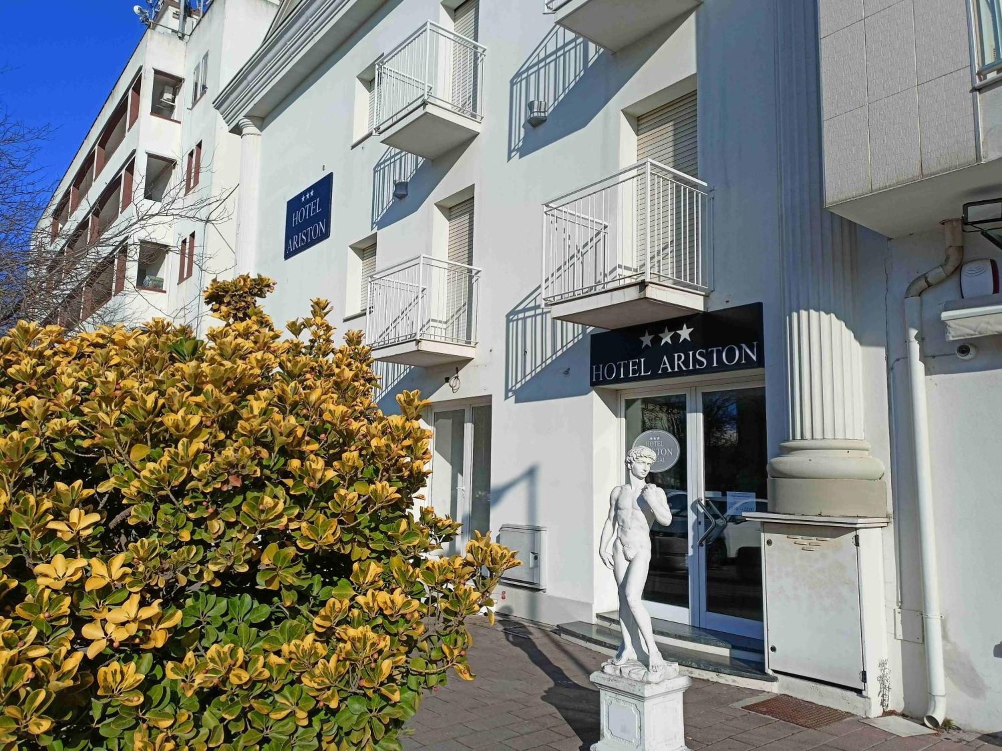 Hotel Ariston Imperial Porto Garibaldi Bagian luar foto